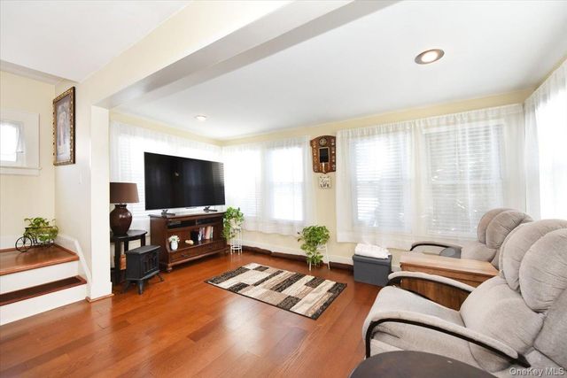 458 Pennsylvania Avenue, Williston Park, NY 11596