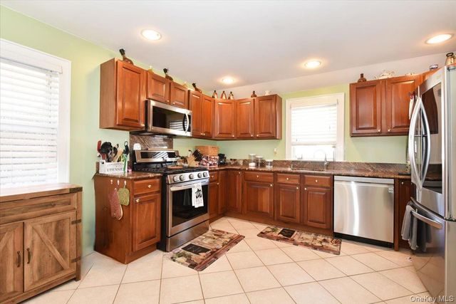 458 Pennsylvania Avenue, Williston Park, NY 11596