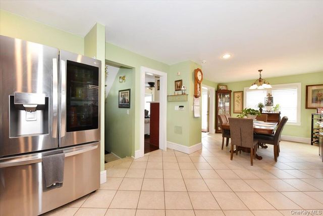 458 Pennsylvania Avenue, Williston Park, NY 11596