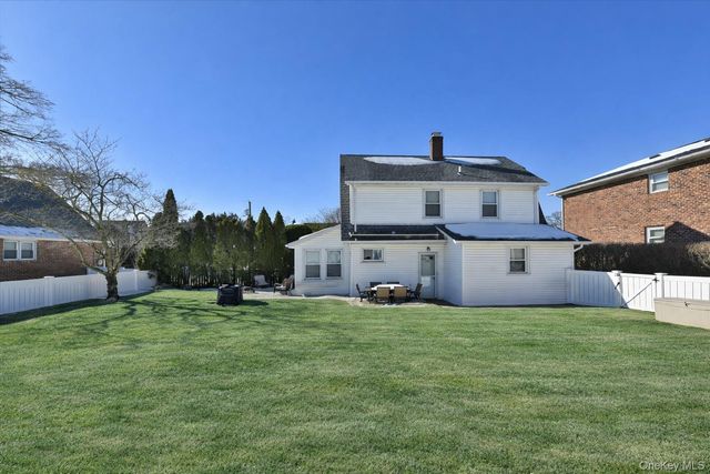 458 Pennsylvania Avenue, Williston Park, NY 11596