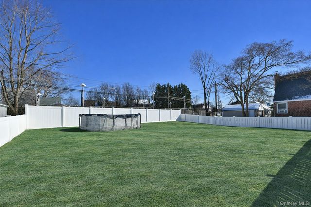 458 Pennsylvania Avenue, Williston Park, NY 11596