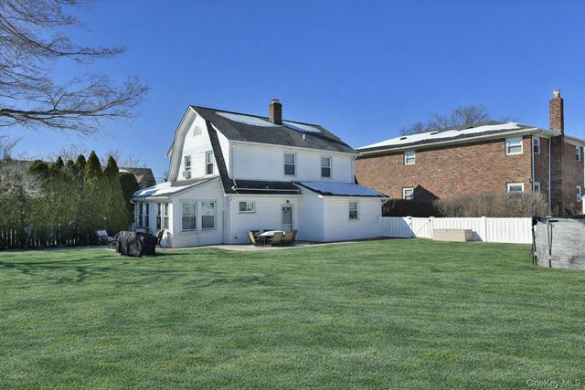 458 Pennsylvania Avenue, Williston Park, NY 11596