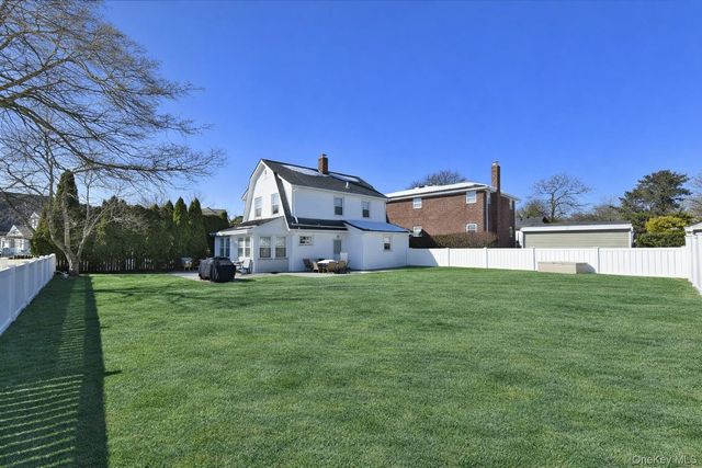 458 Pennsylvania Avenue, Williston Park, NY 11596