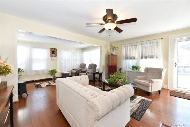 458 Pennsylvania Avenue, Williston Park, NY 11596