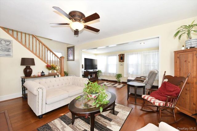 458 Pennsylvania Avenue, Williston Park, NY 11596