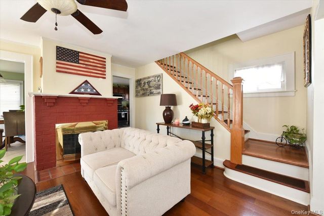 458 Pennsylvania Avenue, Williston Park, NY 11596