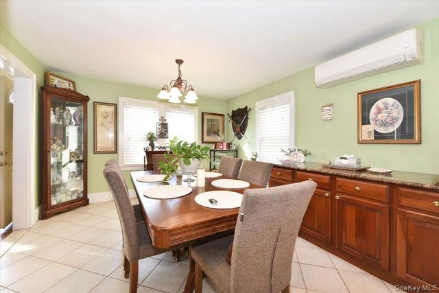 458 Pennsylvania Avenue, Williston Park, NY 11596