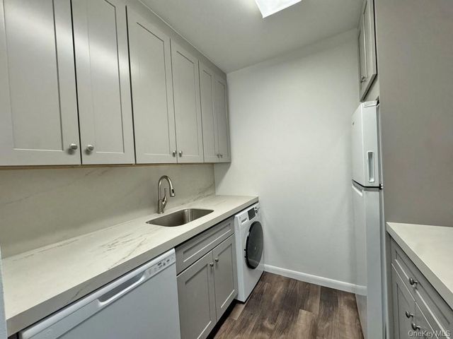 269-10 Grand Central Parkway 7X, Floral Park, NY 11005
