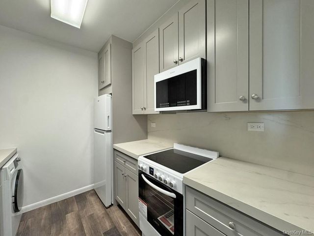 269-10 Grand Central Parkway 7X, Floral Park, NY 11005