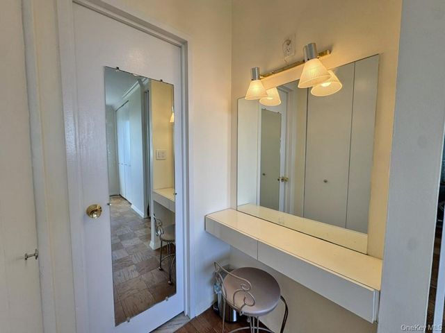 269-10 Grand Central Parkway 7X, Floral Park, NY 11005