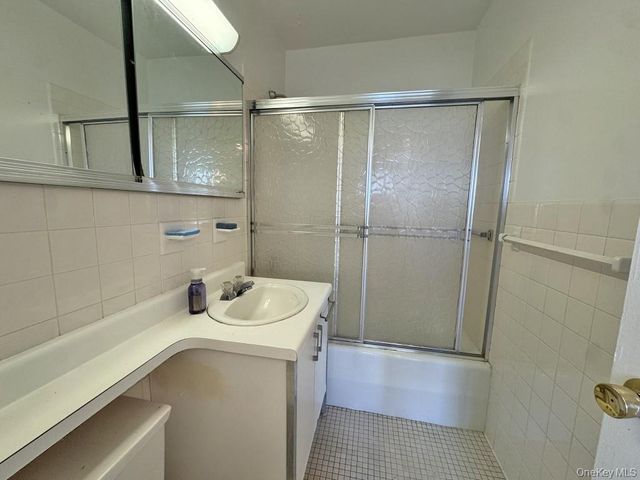 269-10 Grand Central Parkway 7X, Floral Park, NY 11005
