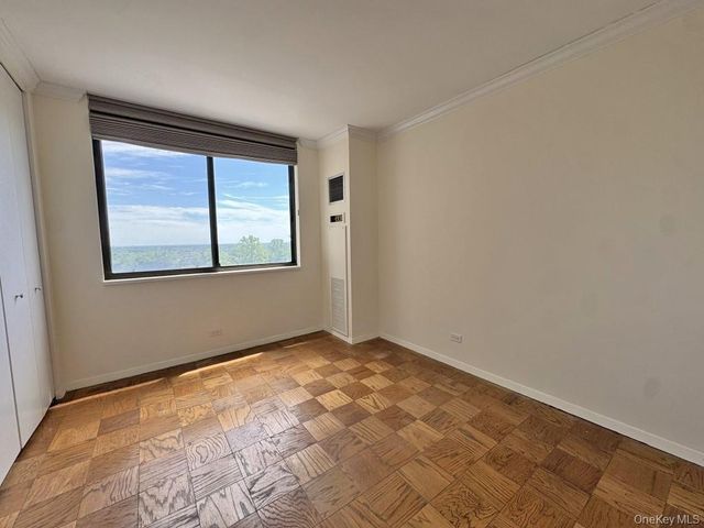 269-10 Grand Central Parkway 7X, Floral Park, NY 11005