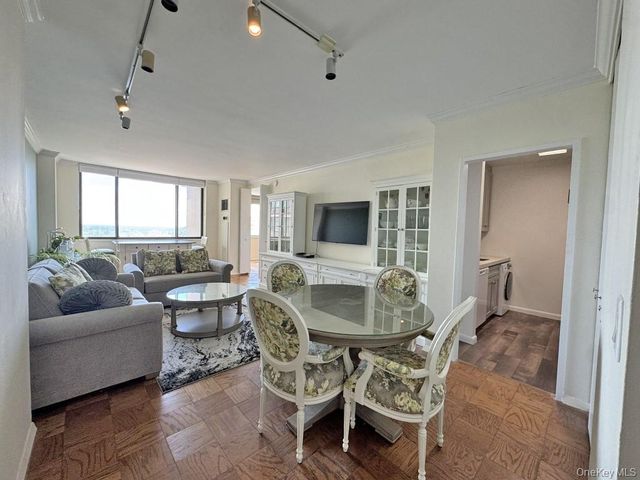 269-10 Grand Central Parkway 7X, Floral Park, NY 11005