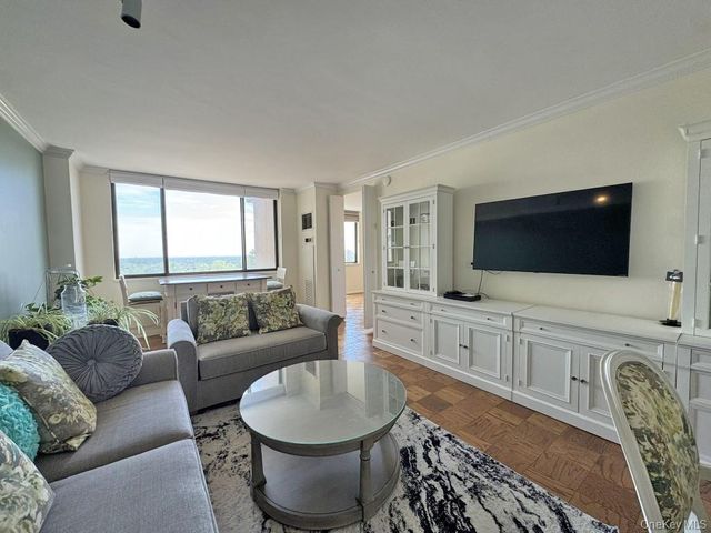 269-10 Grand Central Parkway 7X, Floral Park, NY 11005