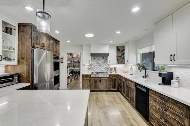 11228 Marten Ct, Penn Valley, CA 95946