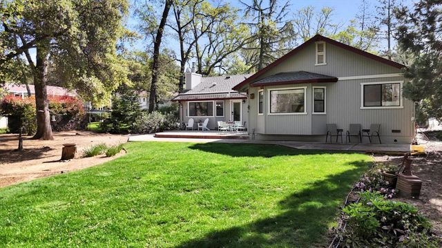 11228 Marten Ct, Penn Valley, CA 95946