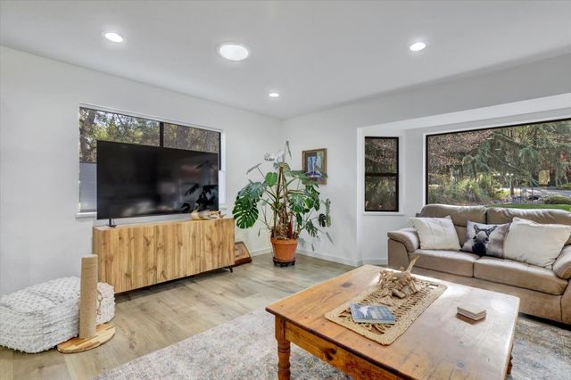 11228 Marten Ct, Penn Valley, CA 95946