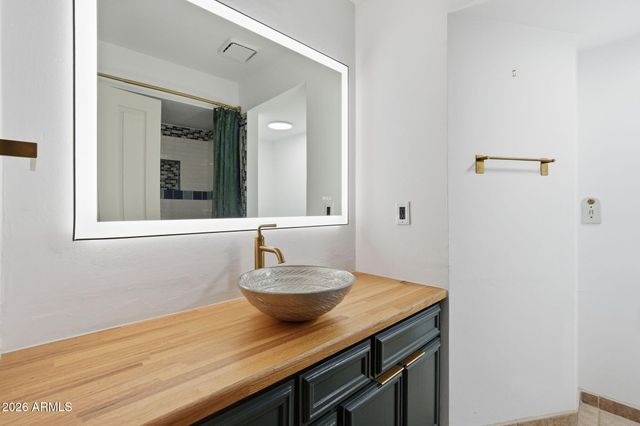 1291 S RED ROCK Court, Apache Junction, AZ 85119