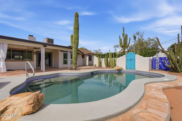 1291 S RED ROCK Court, Apache Junction, AZ 85119