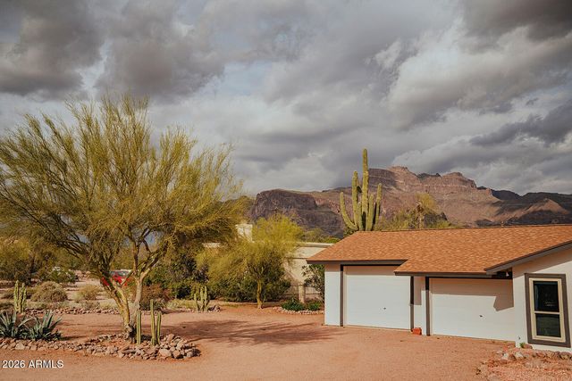 1291 S RED ROCK Court, Apache Junction, AZ 85119