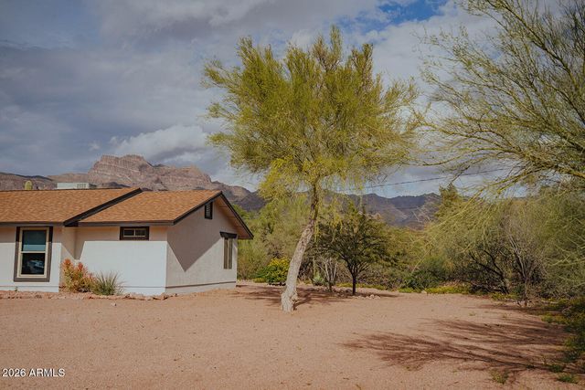 1291 S RED ROCK Court, Apache Junction, AZ 85119