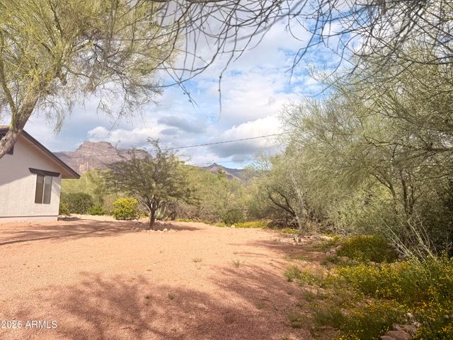 1291 S RED ROCK Court, Apache Junction, AZ 85119