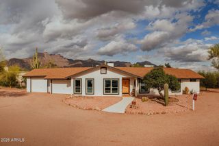 1291 S RED ROCK Court, Apache Junction, AZ 85119
