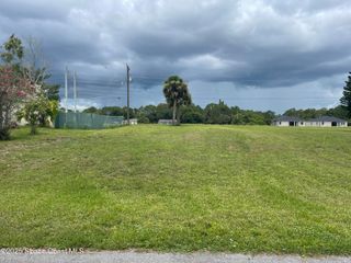 460 Hobart Avenue NW, Palm Bay, FL 32907