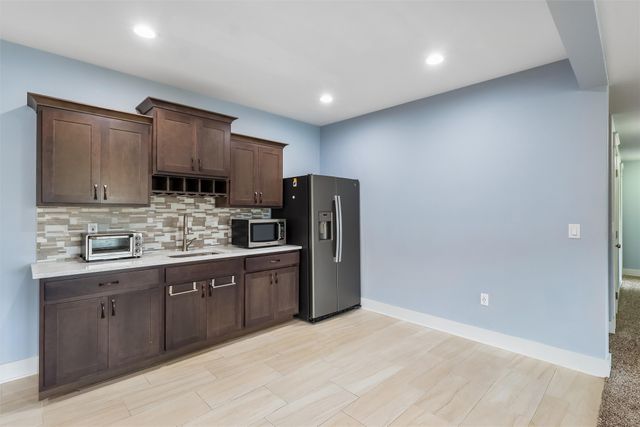 5509 149th Street, Urbandale, IA 50323