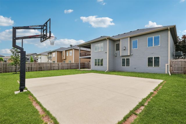 5509 149th Street, Urbandale, IA 50323