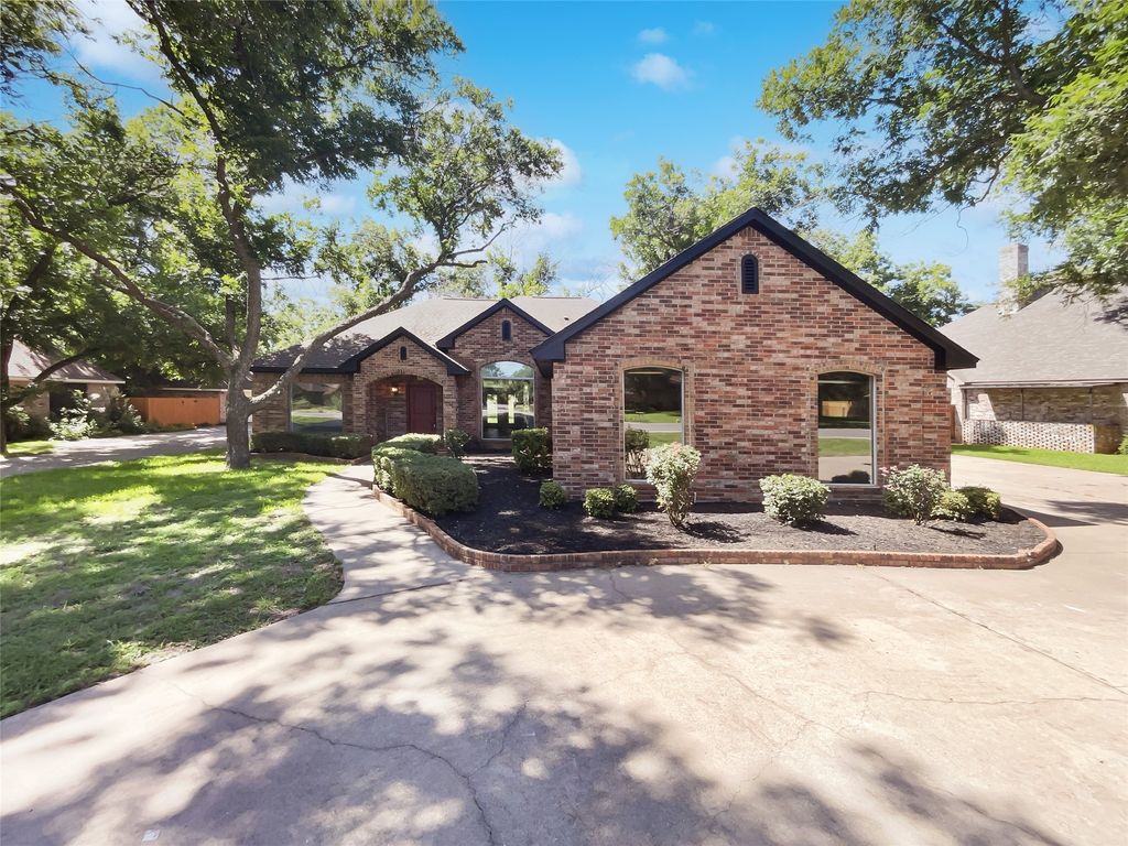 9021 Monticello Drive, Granbury, TX 76049