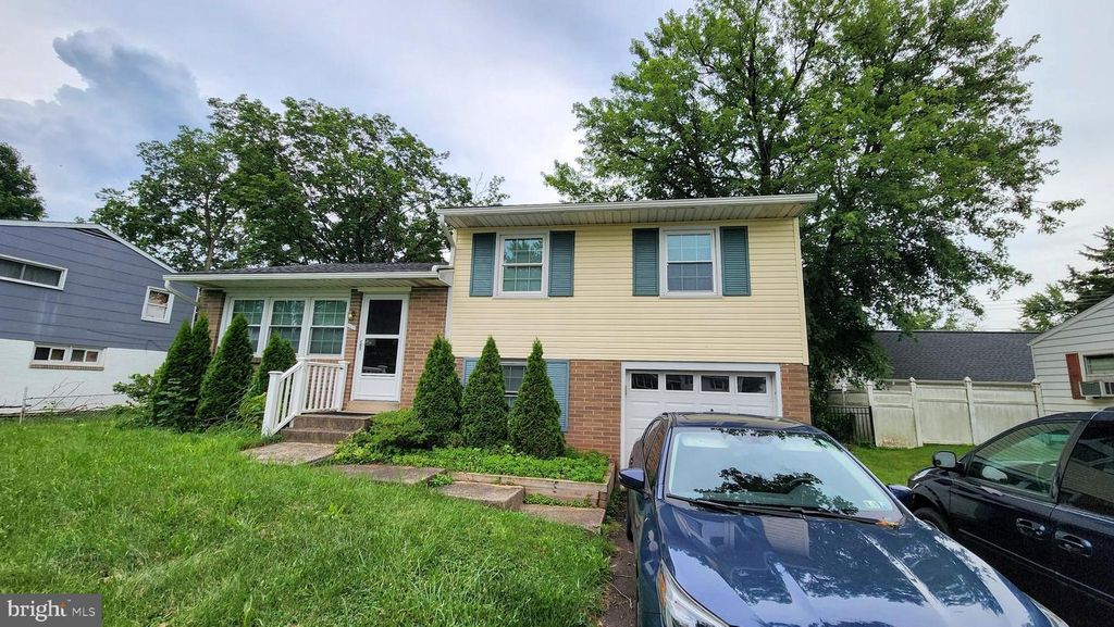 111 MAPLEWOOD DR, Douglassville, PA 19518