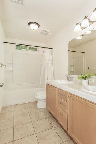 180 E Carpenter Avenue, Reedley, CA 93654