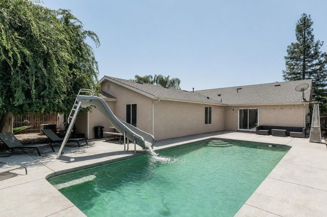 180 E Carpenter Avenue, Reedley, CA 93654