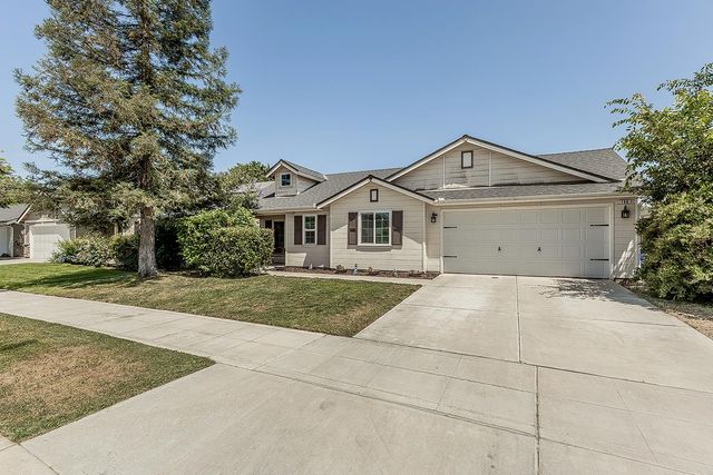 180 E Carpenter Avenue, Reedley, CA 93654