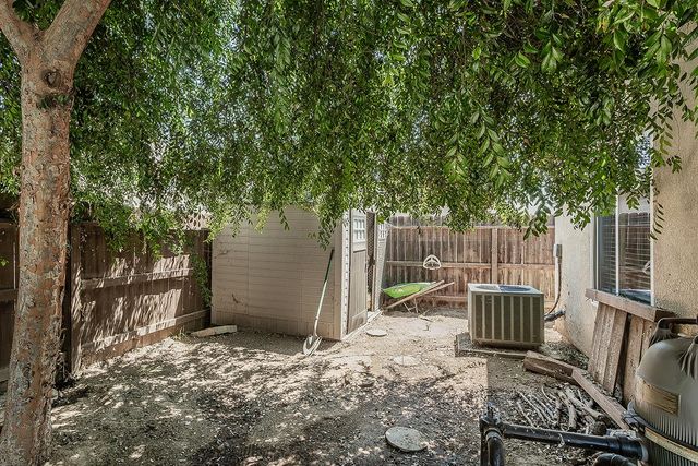 180 E Carpenter Avenue, Reedley, CA 93654