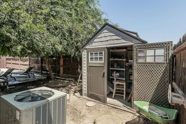 180 E Carpenter Avenue, Reedley, CA 93654