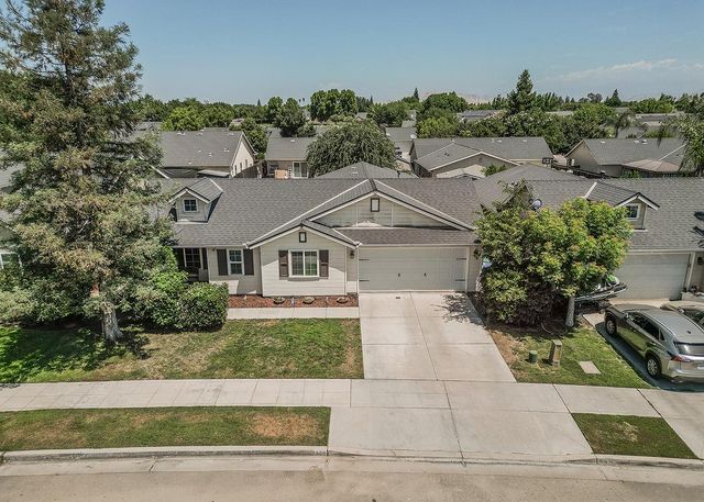 180 E Carpenter Avenue, Reedley, CA 93654