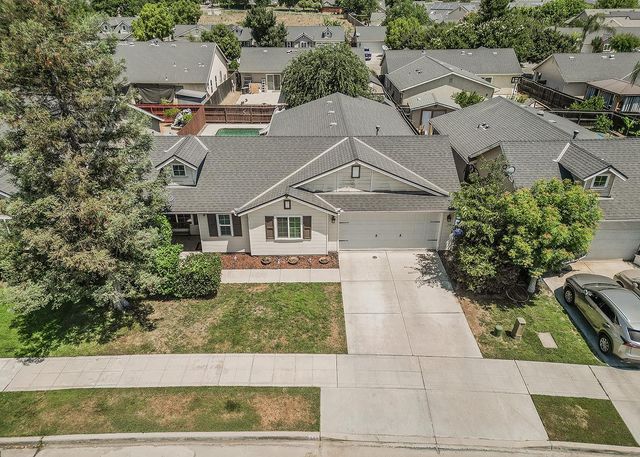 180 E Carpenter Avenue, Reedley, CA 93654