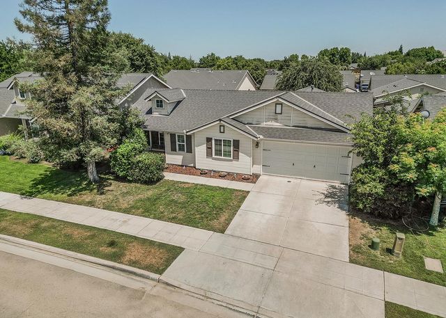 180 E Carpenter Avenue, Reedley, CA 93654