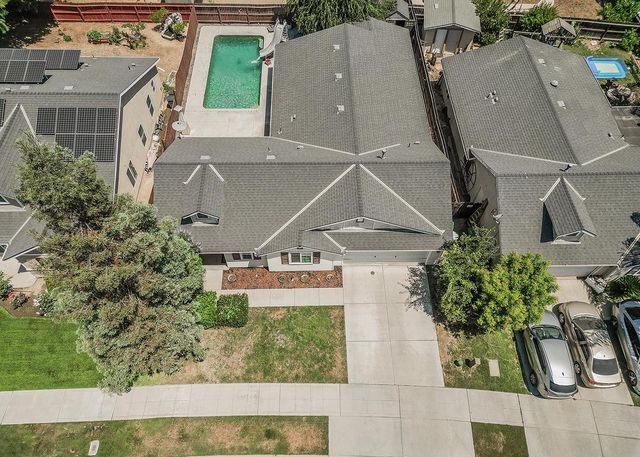 180 E Carpenter Avenue, Reedley, CA 93654