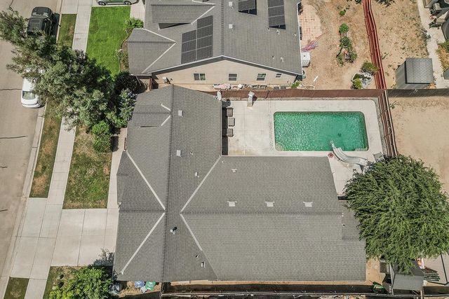 180 E Carpenter Avenue, Reedley, CA 93654