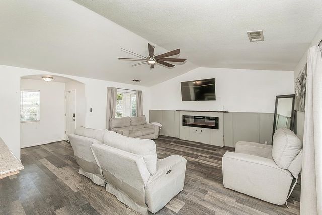 180 E Carpenter Avenue, Reedley, CA 93654