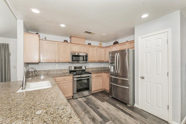 180 E Carpenter Avenue, Reedley, CA 93654
