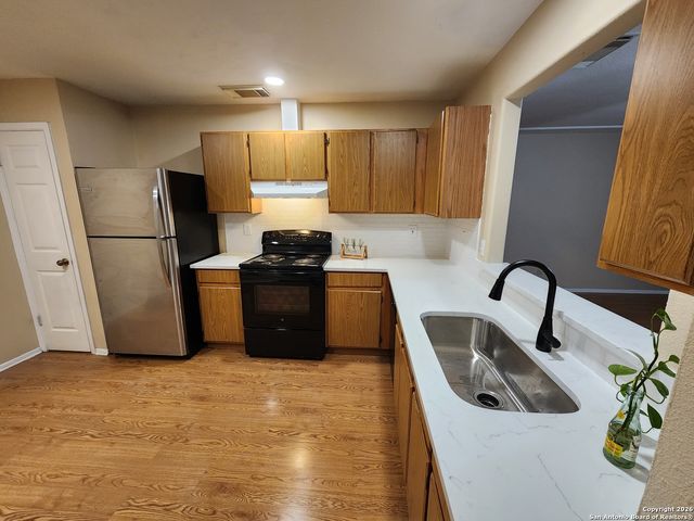 6855 Cape Meadow, Converse, TX 78109