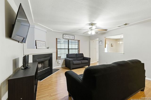 6855 Cape Meadow, Converse, TX 78109