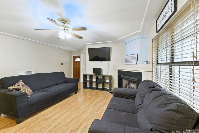 6855 Cape Meadow, Converse, TX 78109