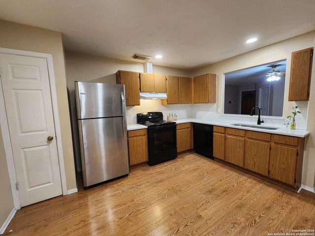 6855 Cape Meadow, Converse, TX 78109