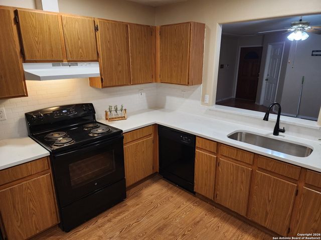 6855 Cape Meadow, Converse, TX 78109