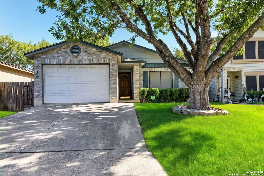 6855 Cape Meadow, Converse, TX 78109